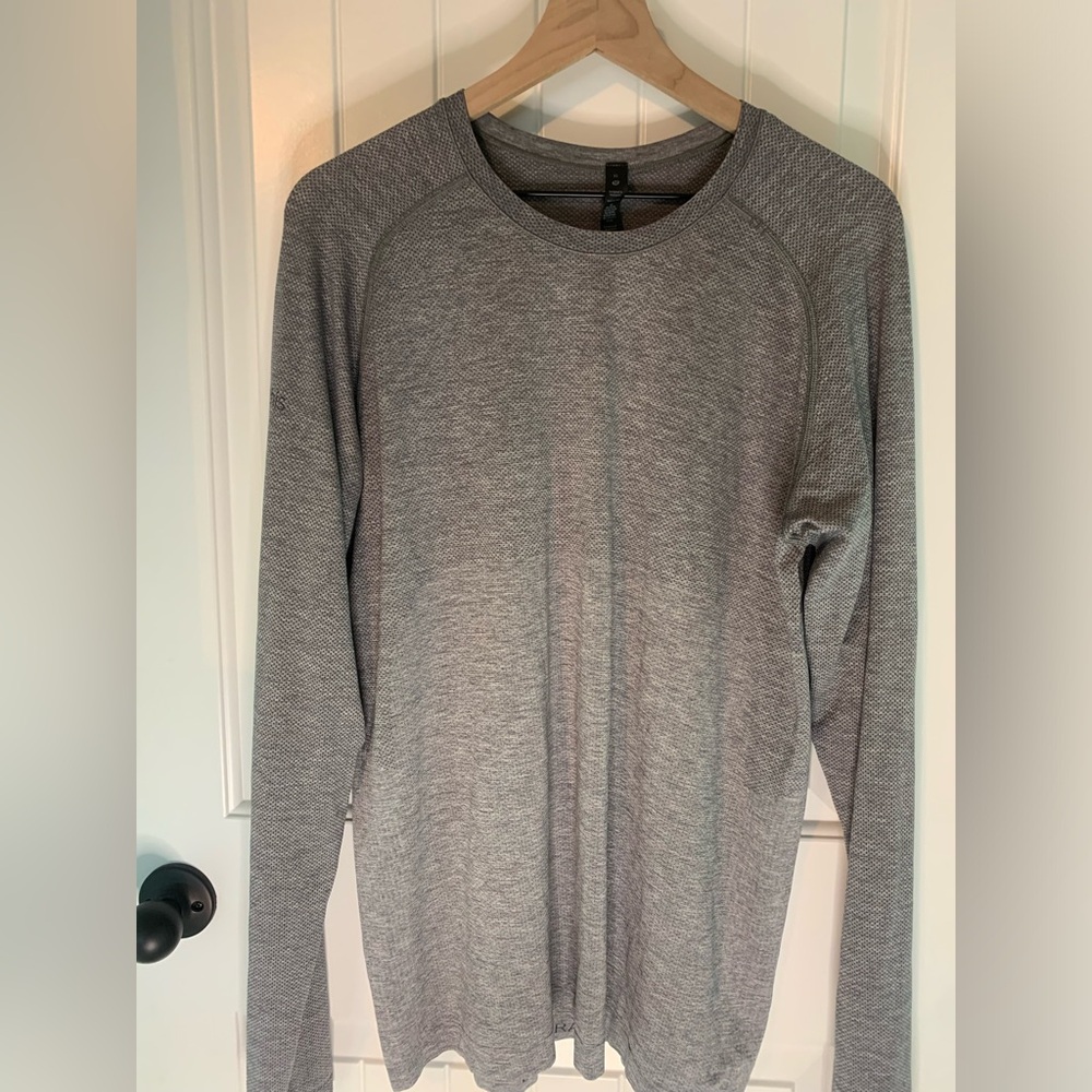 LULULEMON- Live in Practice Metal vent tech long sleeve shirt- Men’s XL